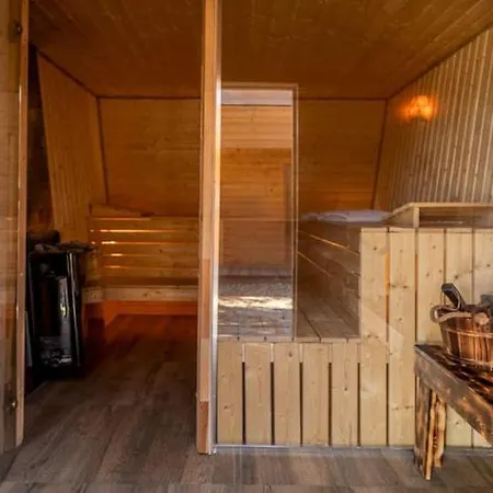 Comfortable With Jacuzzi And Sauna Lipusz