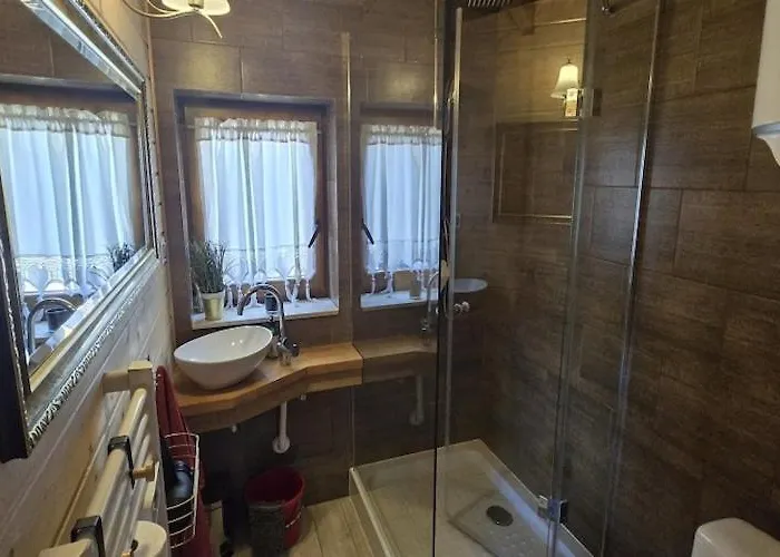 Дом отдыха Comfortable With Jacuzzi And Sauna *